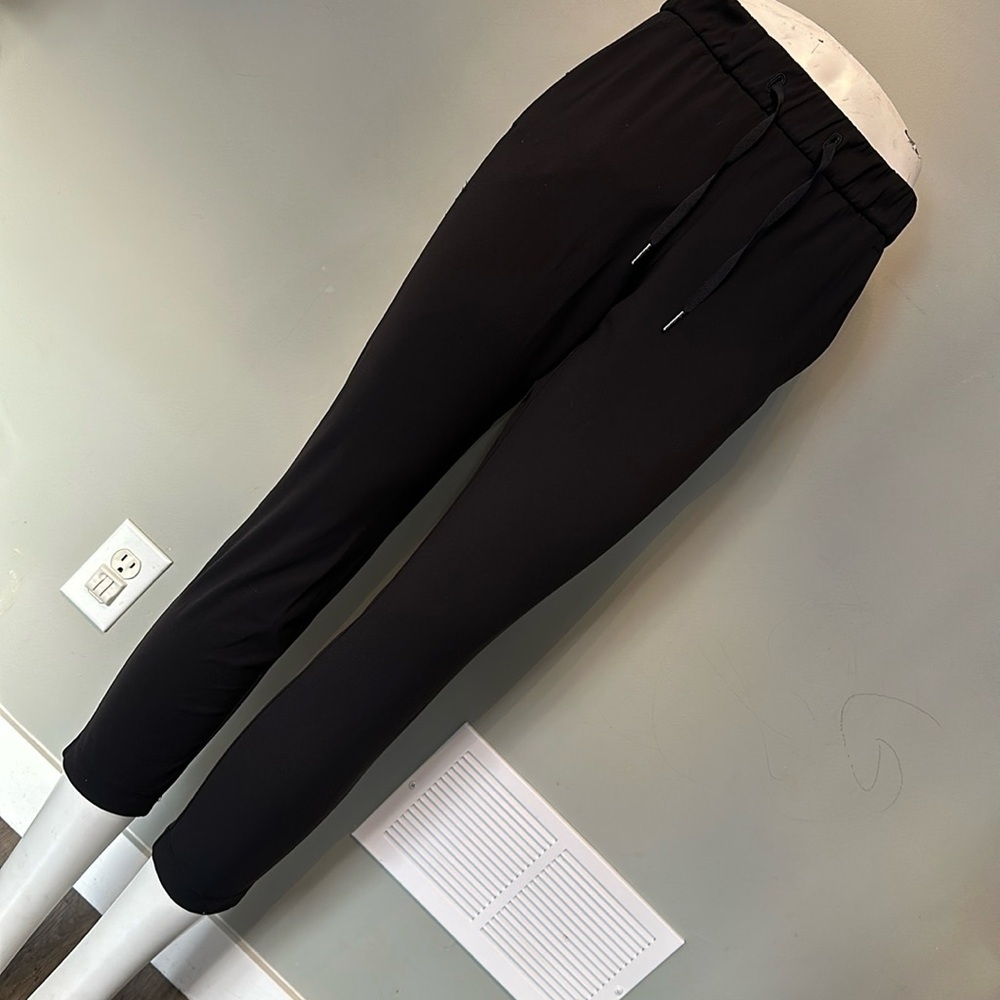 Lululemon size 4 joggers